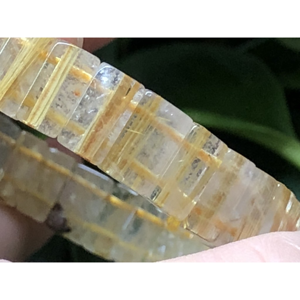J0416B05A2★甜蜜水晶★天然鈦晶多絲寬絲版絲清透亮眼鈦晶手排細款女板手鍊㊣黑點為鈦晶絲生長點 能量更強:圖片 3