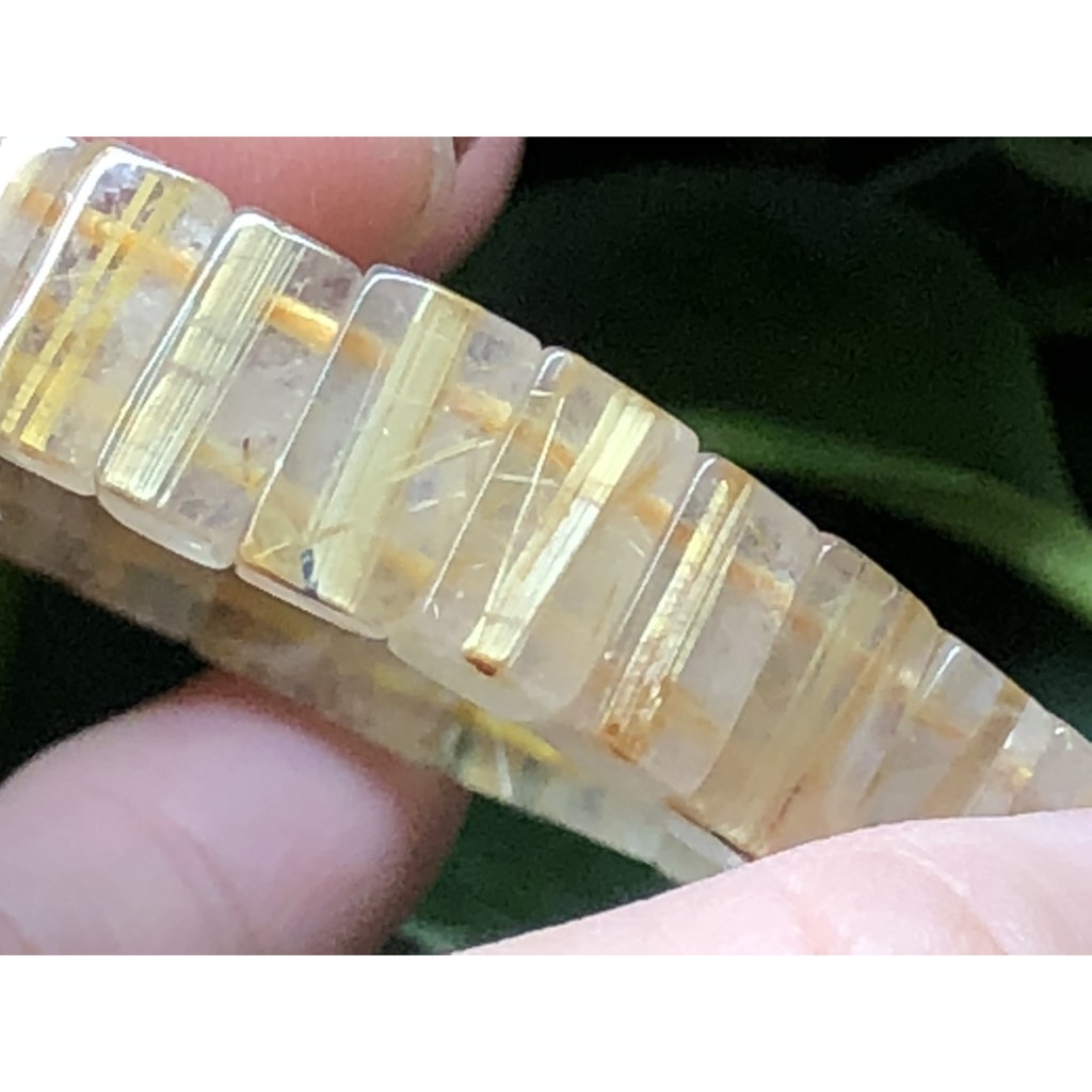 J0416B05A2★甜蜜水晶★天然鈦晶多絲寬絲版絲清透亮眼鈦晶手排細款女板手鍊㊣黑點為鈦晶絲生長點 能量更強:圖片 4