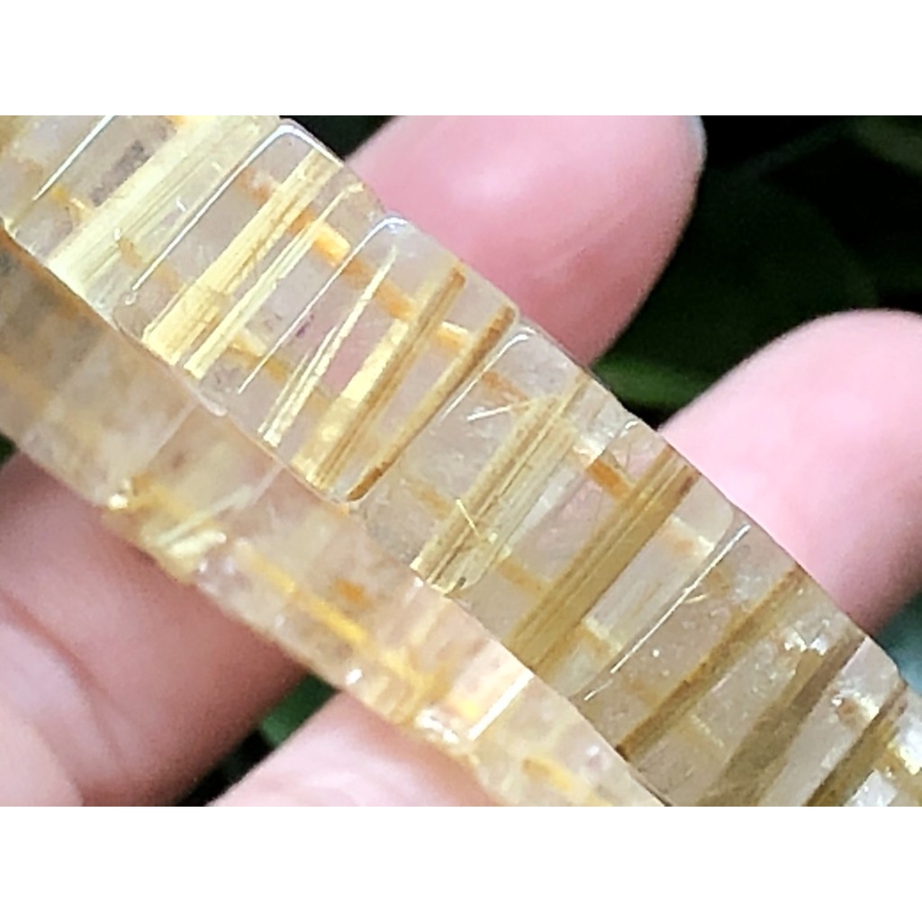 J0416B05A2★甜蜜水晶★天然鈦晶多絲寬絲版絲清透亮眼鈦晶手排細款女板手鍊㊣黑點為鈦晶絲生長點 能量更強:圖片 5