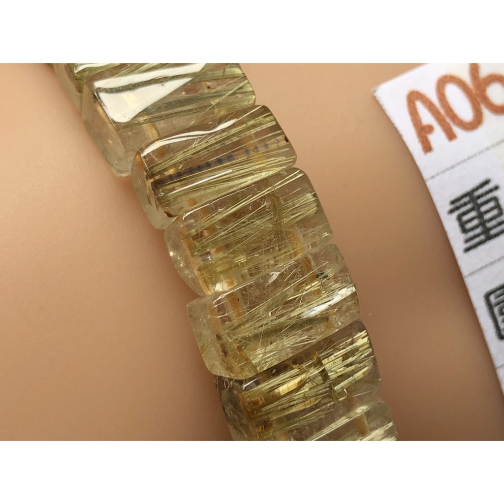 J0416B05A6★甜蜜水晶★天然鈦晶多絲寬絲版絲清透亮眼鈦晶手排細款女板手鍊㊣黑點為鈦晶絲生長點 能量更強:圖片 4