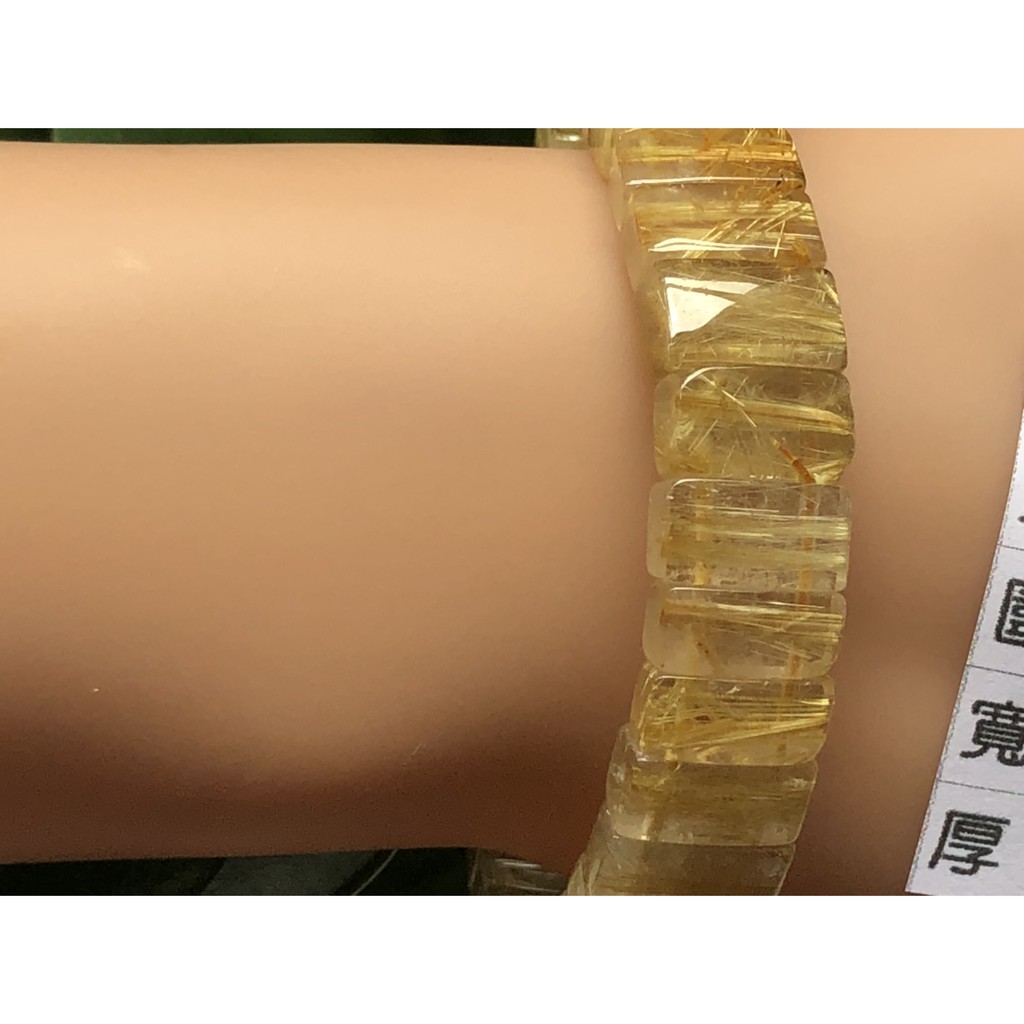 J0416B05A13★甜蜜水晶★天然鈦晶多絲寬絲版絲清透亮眼鈦晶手排細款女板手鍊㊣黑點為鈦晶絲生長點 能量更強