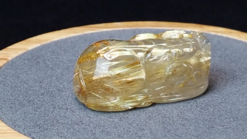 J1103B05-1甜蜜水晶 天然鈦晶貔貅 多絲 寬絲 版絲清透亮眼鈦晶 貔貅吊墜 擺件:圖片 5