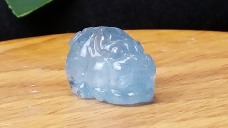 甜蜜水晶 J1103B06-8 天然晶透海水藍寶 貔貅 吊墜 擺件 掛飾 幫綁成項鍊如後兩張圖片:圖片 2