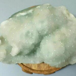 0311P05★甜蜜水晶★天然螢石原礦擺件含圓木座。本晶礦有消磁功能喔。