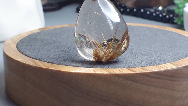 0205P07-6 甜蜜水晶天然鈦晶寬絲吊墜 繩鍊 金髮晶 財運之石 黑點為鈦晶絲生長點 能量更強:圖片 4