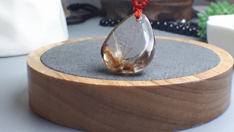 0205P07-6 甜蜜水晶天然鈦晶寬絲吊墜 繩鍊 金髮晶 財運之石 黑點為鈦晶絲生長點 能量更強:圖片 5