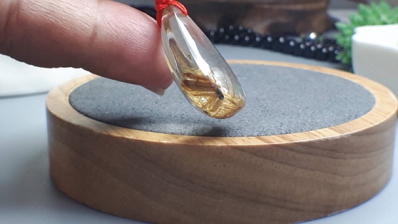 0205P07-6 甜蜜水晶天然鈦晶寬絲吊墜 繩鍊 金髮晶 財運之石 黑點為鈦晶絲生長點 能量更強:圖片 6