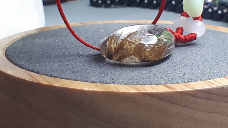 0205P07-6 甜蜜水晶天然鈦晶寬絲吊墜 繩鍊 金髮晶 財運之石 黑點為鈦晶絲生長點 能量更強:圖片 7