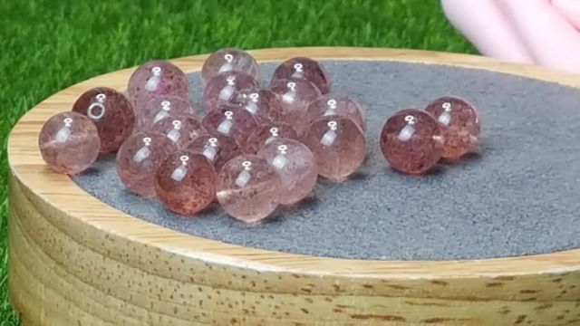♡甜蜜水晶二館♡手作材料~diy 水晶天然綠草莓晶 紅草莓晶8.5~7.5mm散珠♡便宜賣♡另散珠收納盒:圖片 5